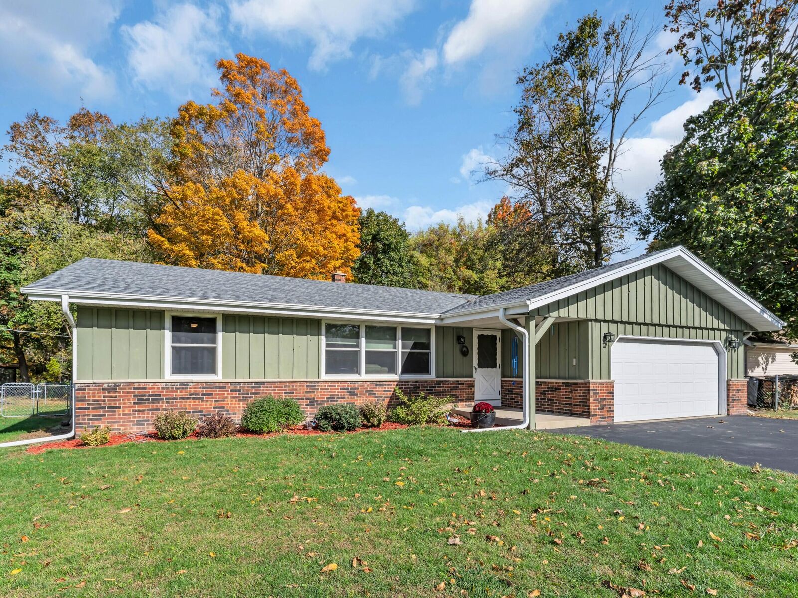 Property Photo:  3102 5 Mile Rd  WI 53402