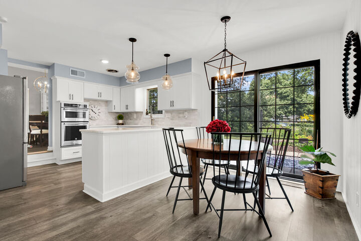 Property Photo:  2550 Coach House Dr  WI 53045