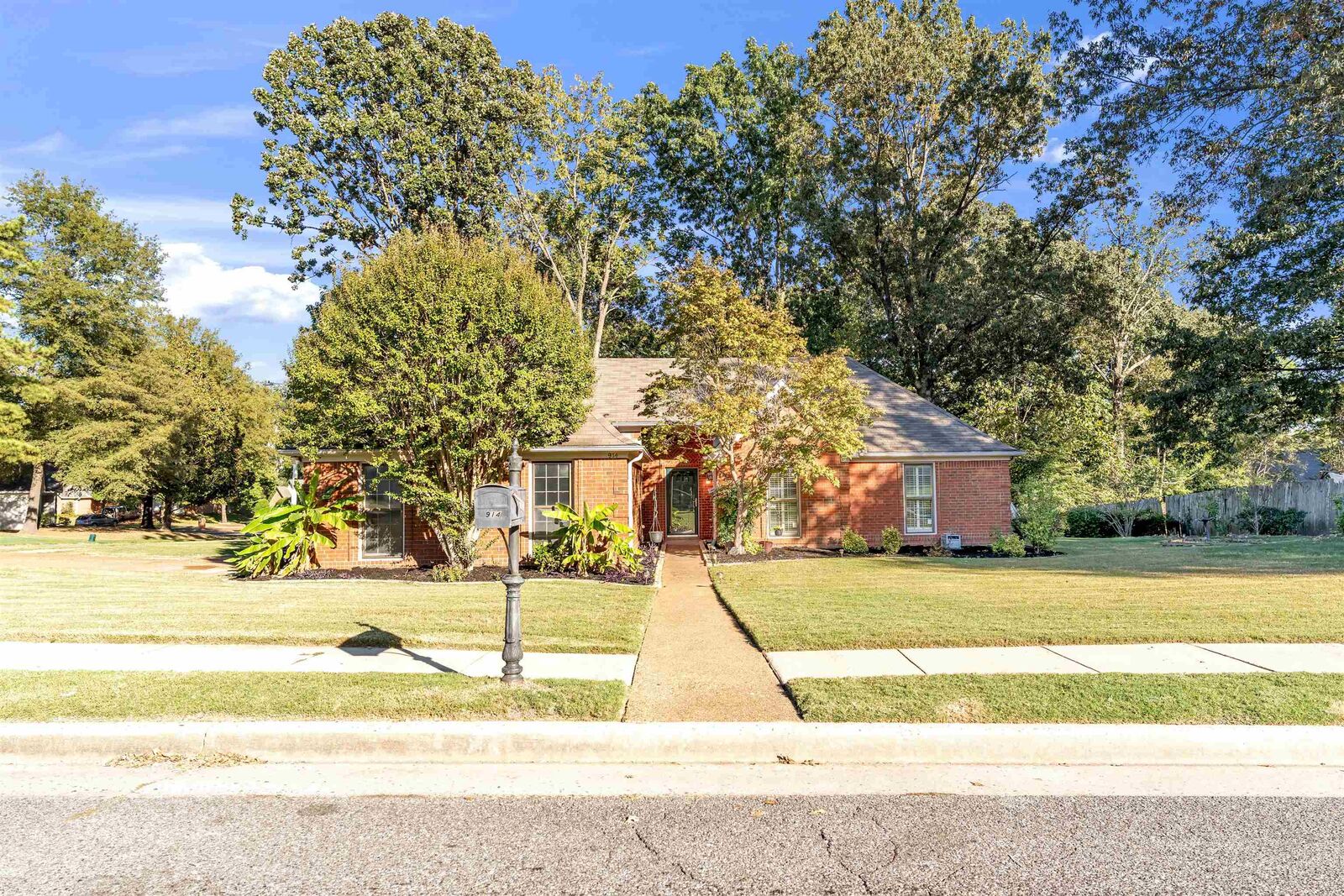 Property Photo:  914 Waif Woods Ln  TN 38018 