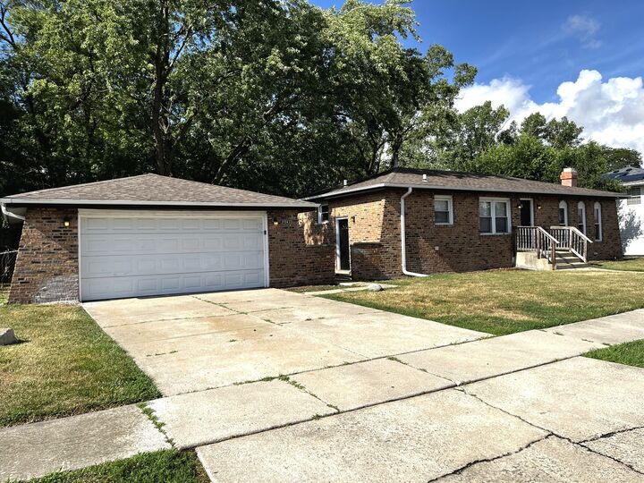 Property Photo: 2724 Lake Park Drive IL 60411