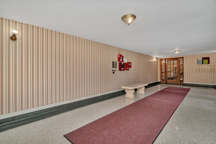Property Photo: 75 E Harris Avenue 1E IL 60525