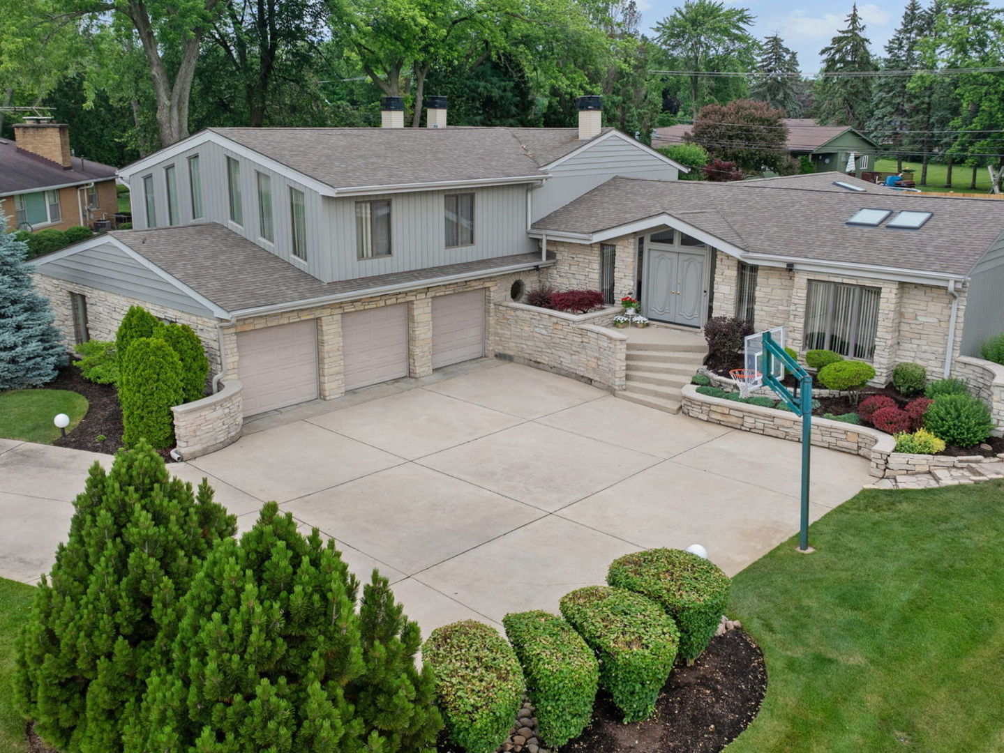 Property Photo:  19W040 22nd Street  IL 60148