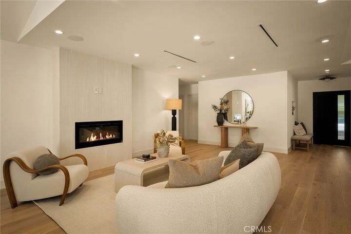 Property Photo:  5444 Morella Ave  CA 91607