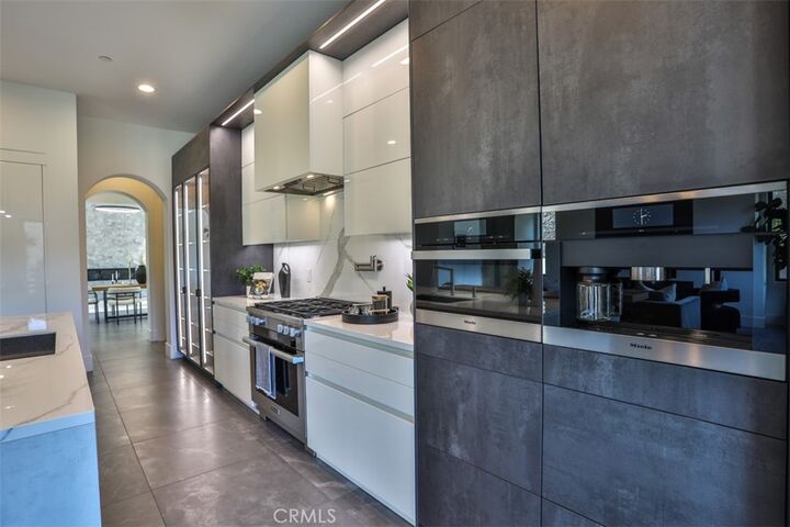 Property Photo:  43698 De Luz  CA 92590 