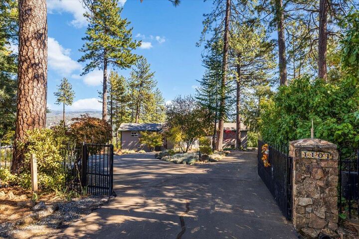 Property Photo:  1101 Woodside Lane  CA 95667