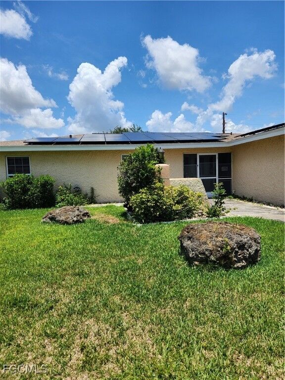 Property Photo:  207 SE 47th Terrace  FL 33904