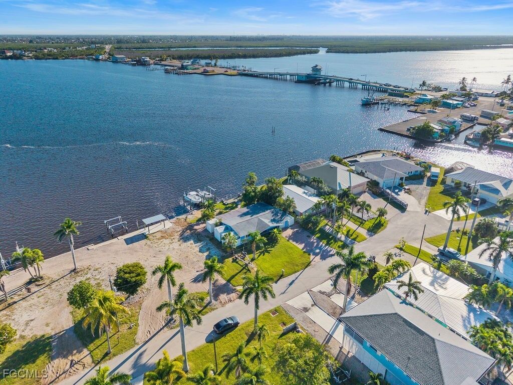 Property Photo: 2504 Bayshore Drive FL 33993