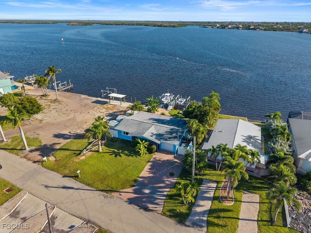 Property Photo: 2504 Bayshore Drive FL 33993