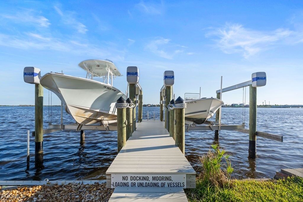 Property Photo:  2504 Bayshore Drive  FL 33993 