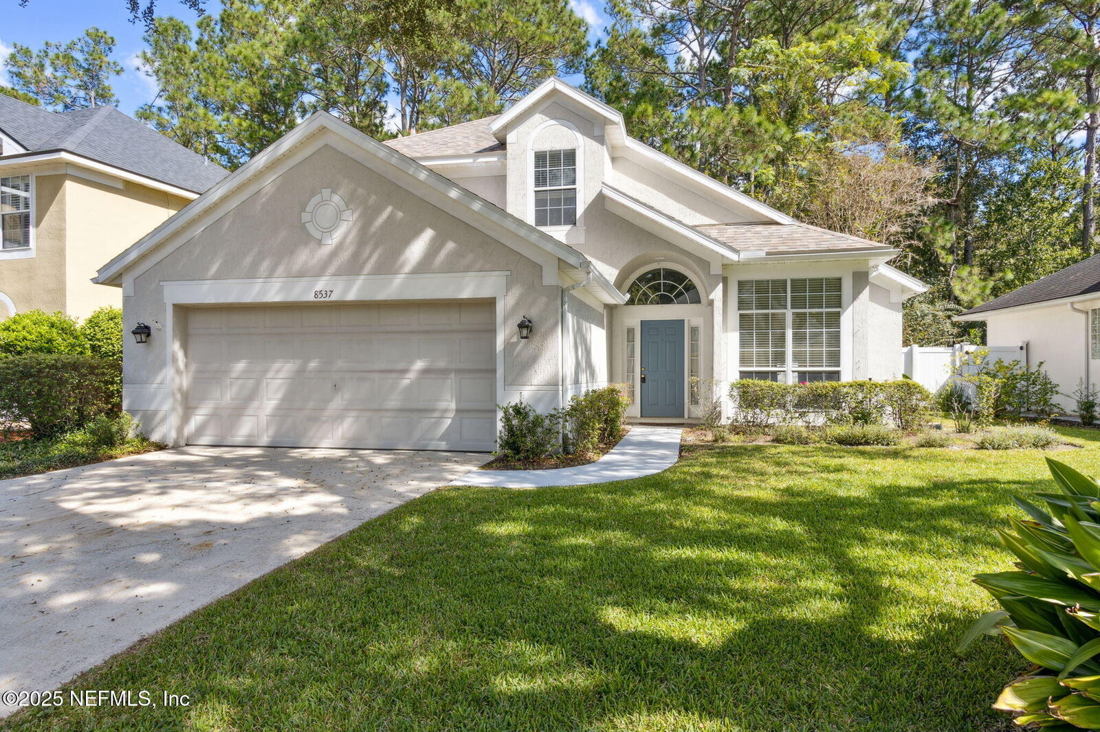 Property Photo:  8537 Glenbury Court N  FL 32256