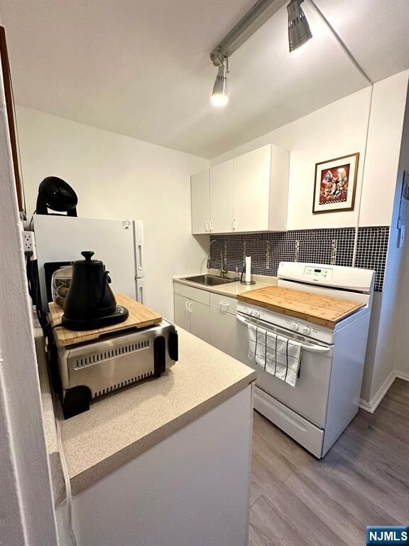 Property Photo:  401 Park Place 1F  NJ 07024 