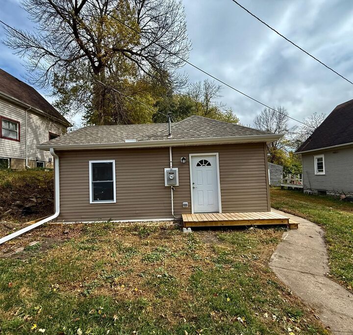 Property Photo:  614 Garfield Avenue  MN 56007 