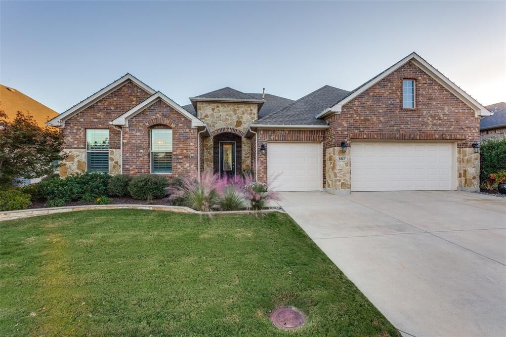 Property Photo: 8312 American Way TX 76207