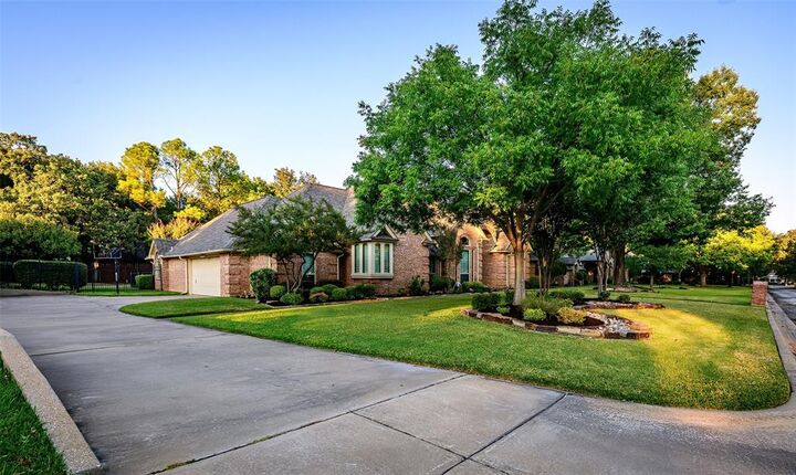 Property Photo:  1515 Rosewood Drive  TX 76248 