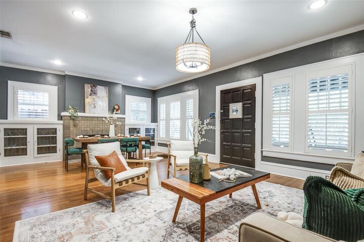 Property Photo:  723 Skillman Street  TX 75214