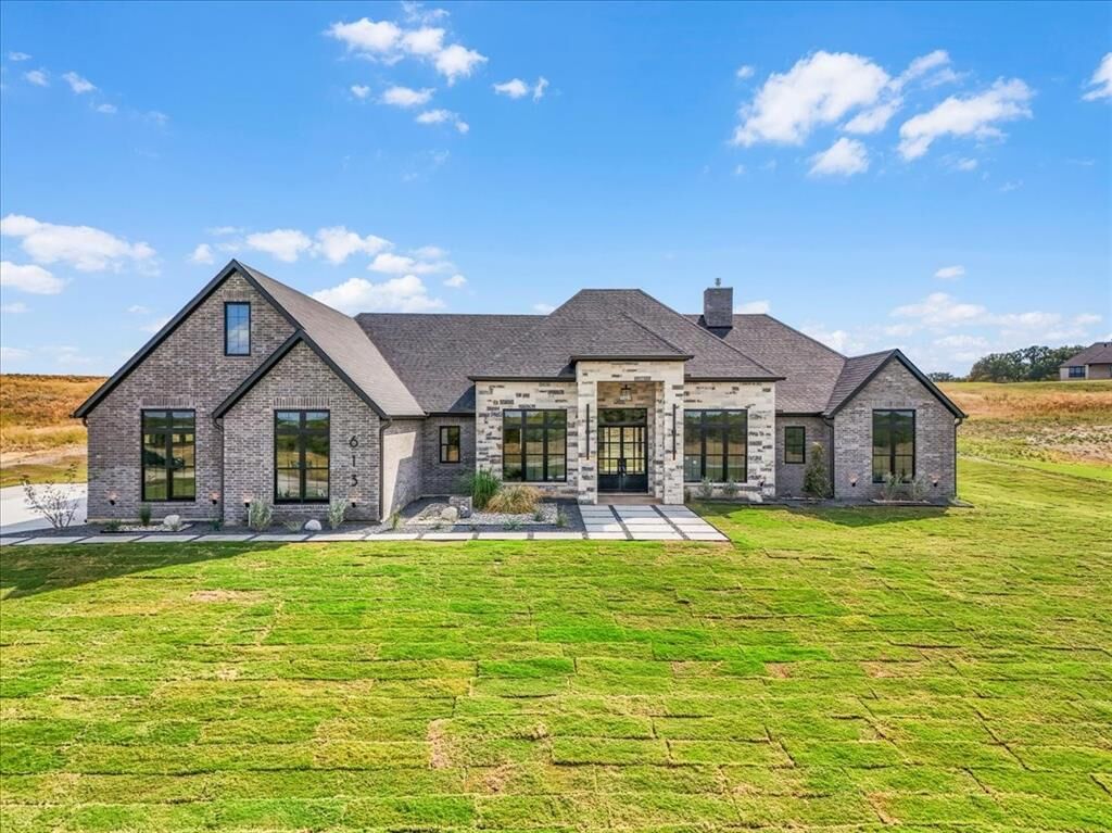 Property Photo: 613 Hondo Crossing TX 76087