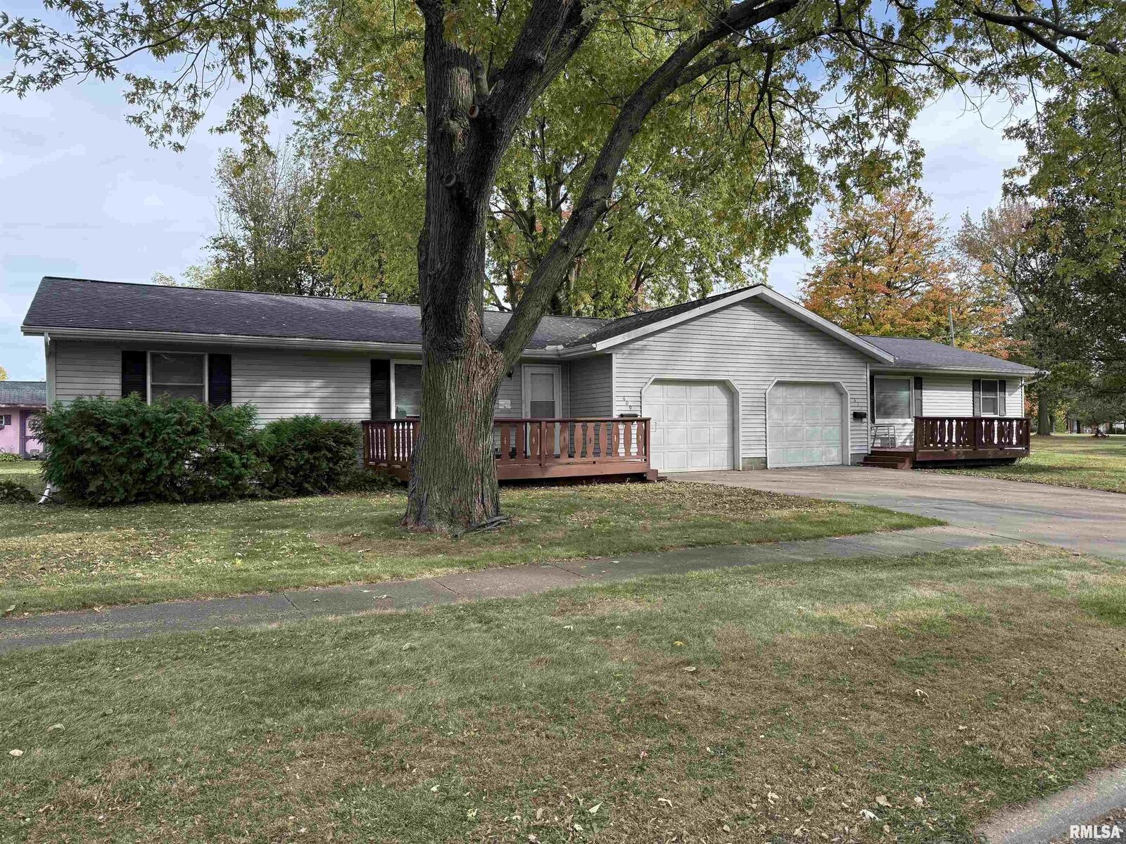 Property Photo:  609 &Amp 611 Burgess Street  IL 61530