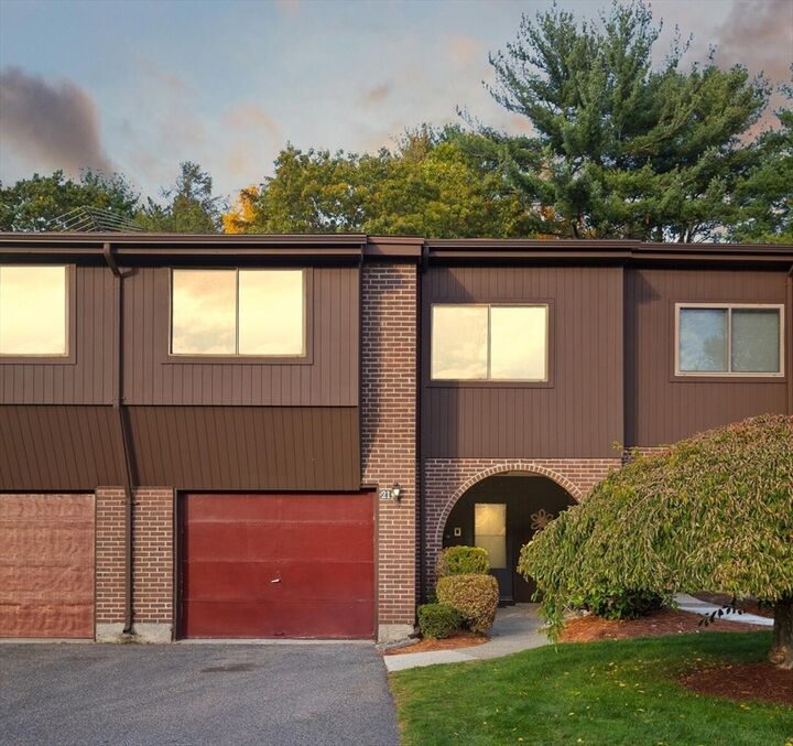 Property Photo:  21 Hawthorne Circle 21  MA 01960