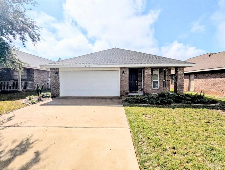 Property Photo: 4723 Frances St FL 32571