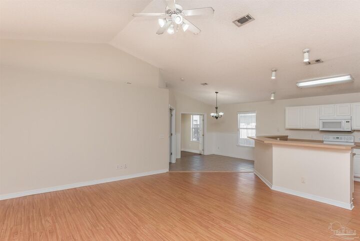 Property Photo:  1111 Simpson St  FL 32526