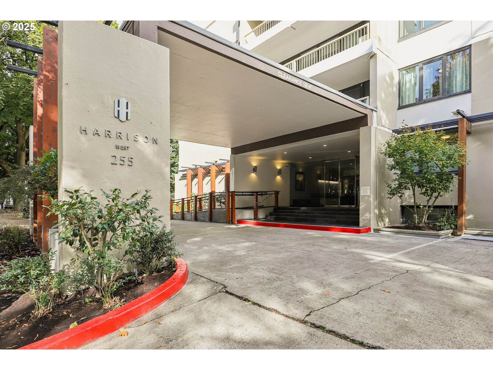 Property Photo: 255 SW Harrison St 6E OR 97201