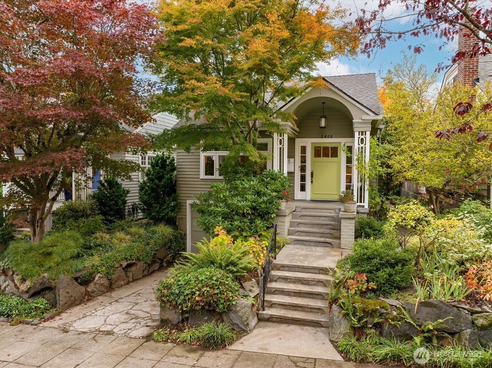Property Photo:  2408  Warren Avenue N  WA 98109 