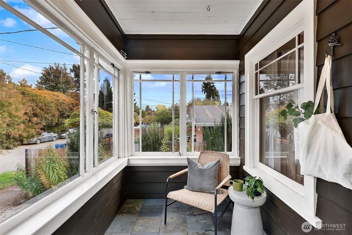 Property Photo: 1047 S Donovan Street WA 98108