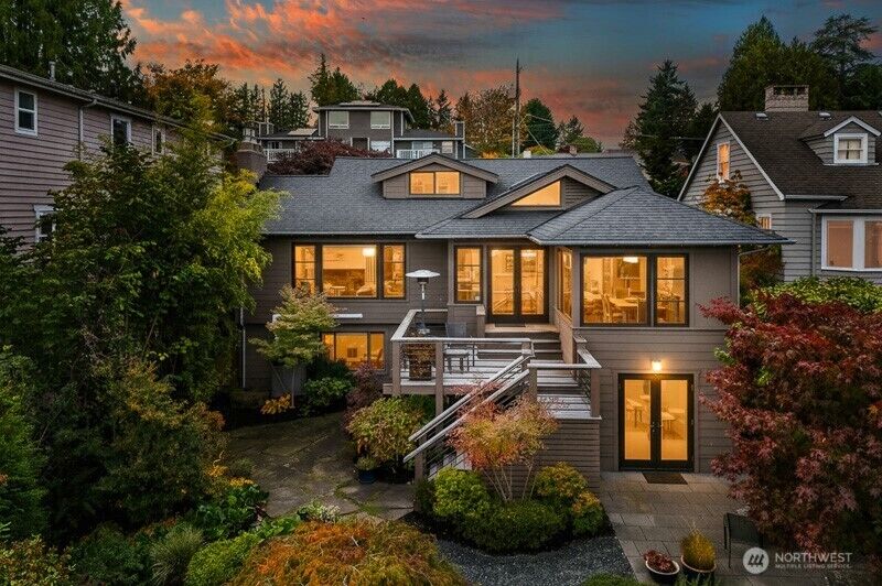 Property Photo:  10606  Durland Avenue NE  WA 98125