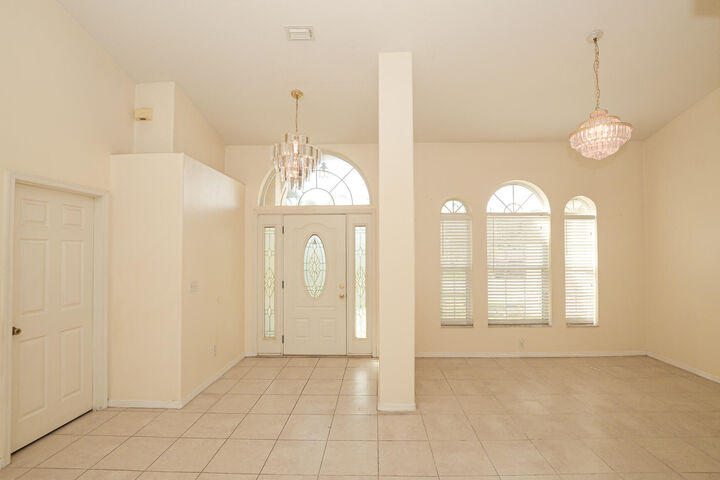 Property Photo:  731 SE Browning Avenue  FL 34983