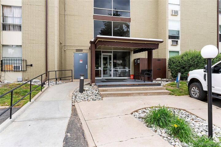 Property Photo:  2231 S Vaughn Way 118B  CO 80014 