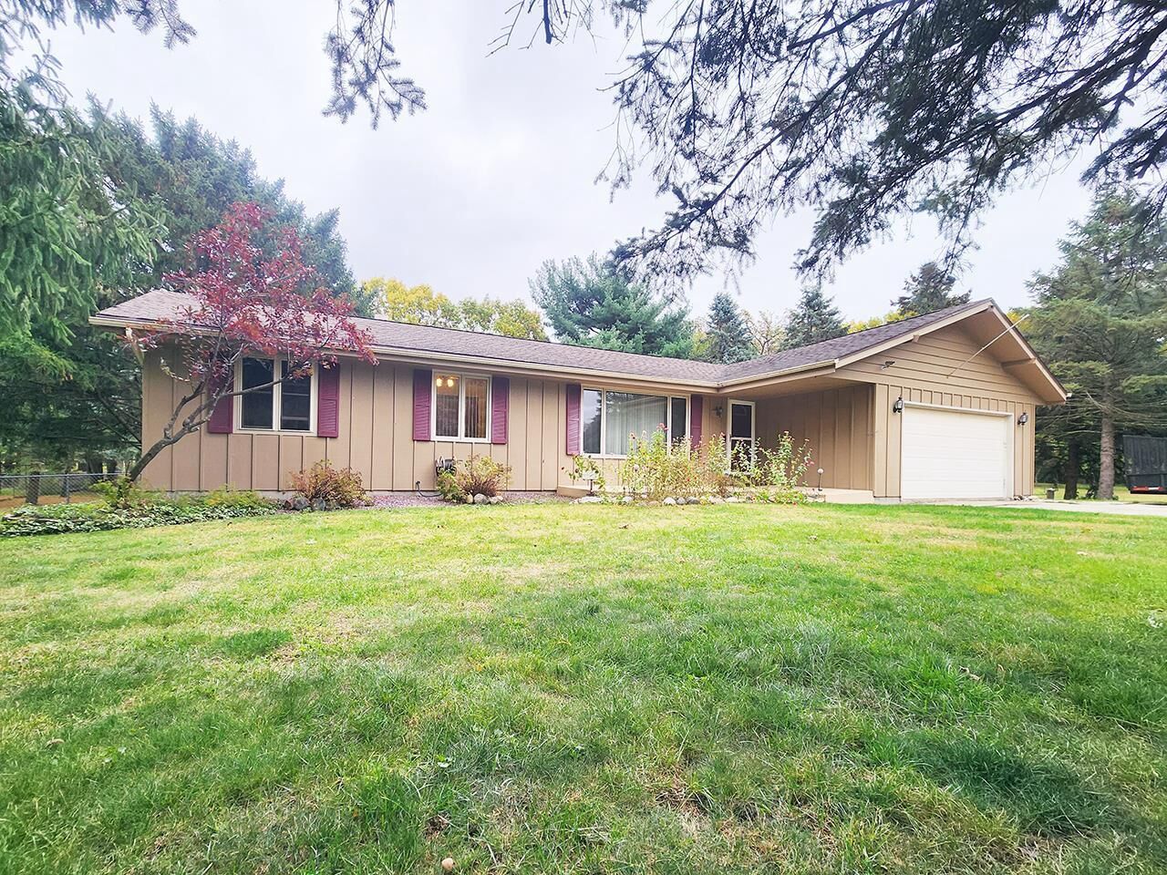 Property Photo: 5128 North Pleasant Hill Drive WI 53546