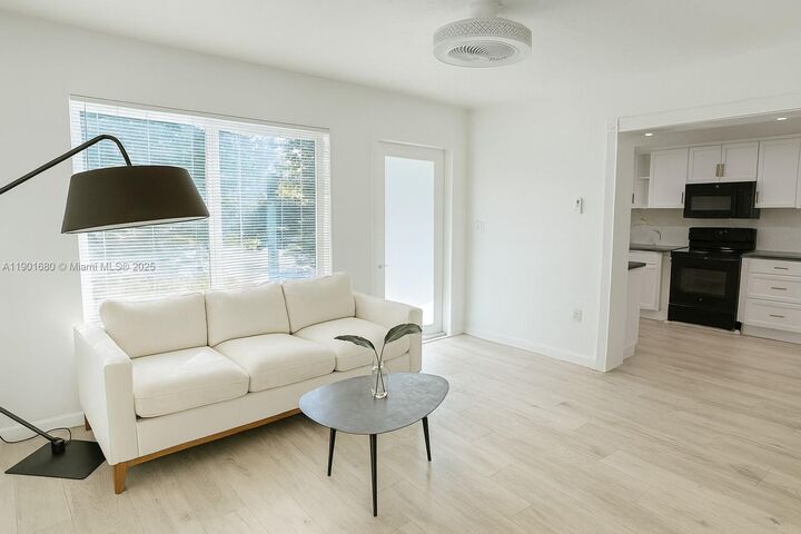 Property Photo:  6317 Cleveland St  FL 33024