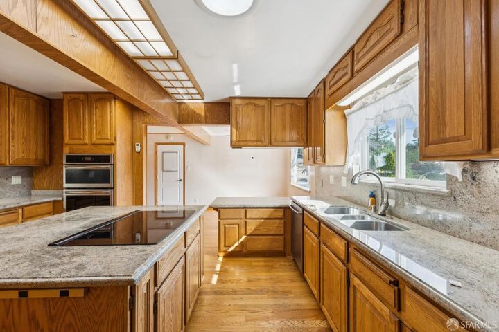 Property Photo: 2 Beaumont Court CA 94549