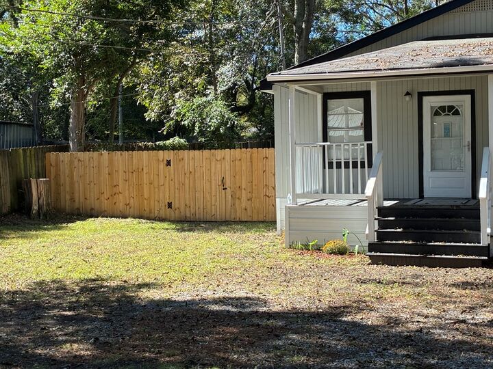 Property Photo:  710 S Lena St  AL 36301