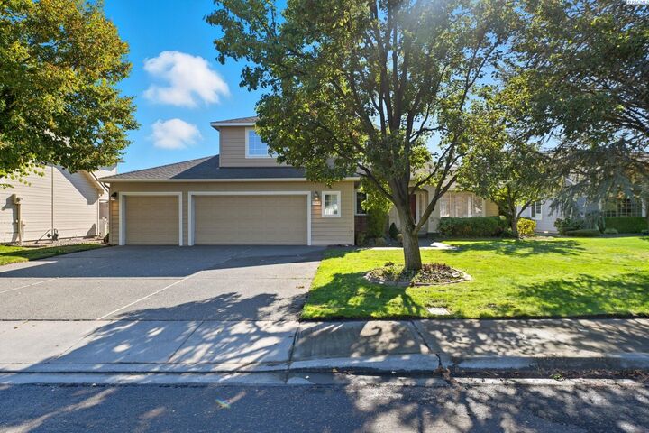 Property Photo:  2965 Sonoran Dr  WA 99354