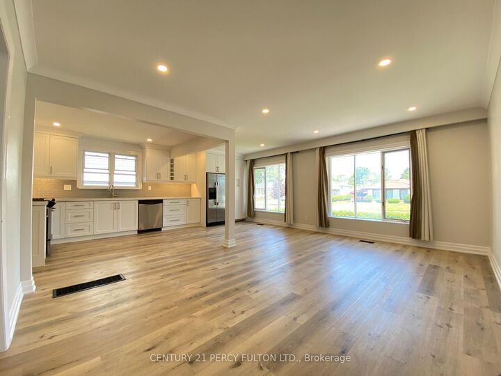 Photo de la propriété:  862 Liverpool Road  ON L1W 1S4