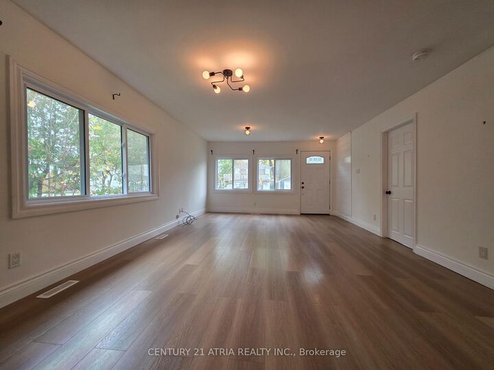 Photo de la propriété:  257 Pine Beach Drive  ON L4P 2V7 