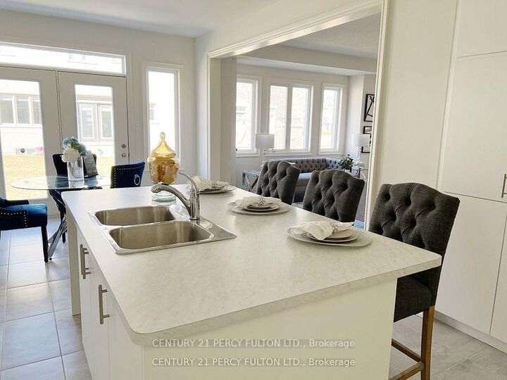 Photo de la propriété:  178 Fallharvest Way  ON L4A 4W3