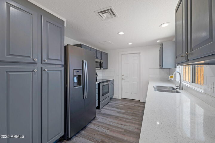 Property Photo:  1403 W Los Arboles Place  AZ 85224