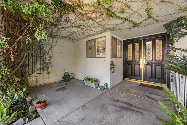 Property Photo: 1905 Midvale Court CA 93309