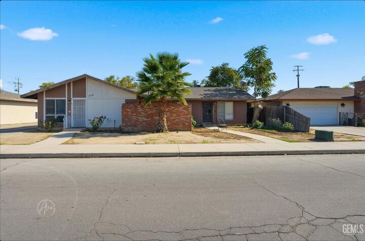 1912 Hasti Acres Drive  Bakersfield CA 93309 photo