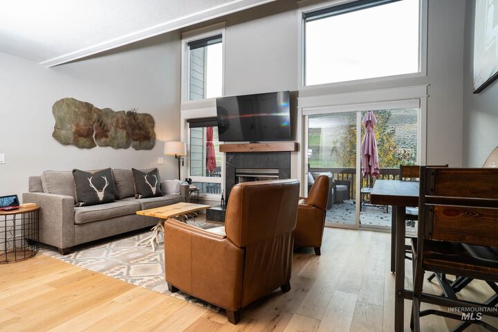 Property Photo:  2501 Indian Springs Condo Dr  ID 83353