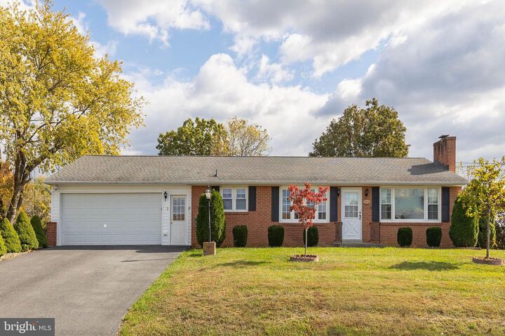 Property Photo:  204 Ridge Road  VA 22602 