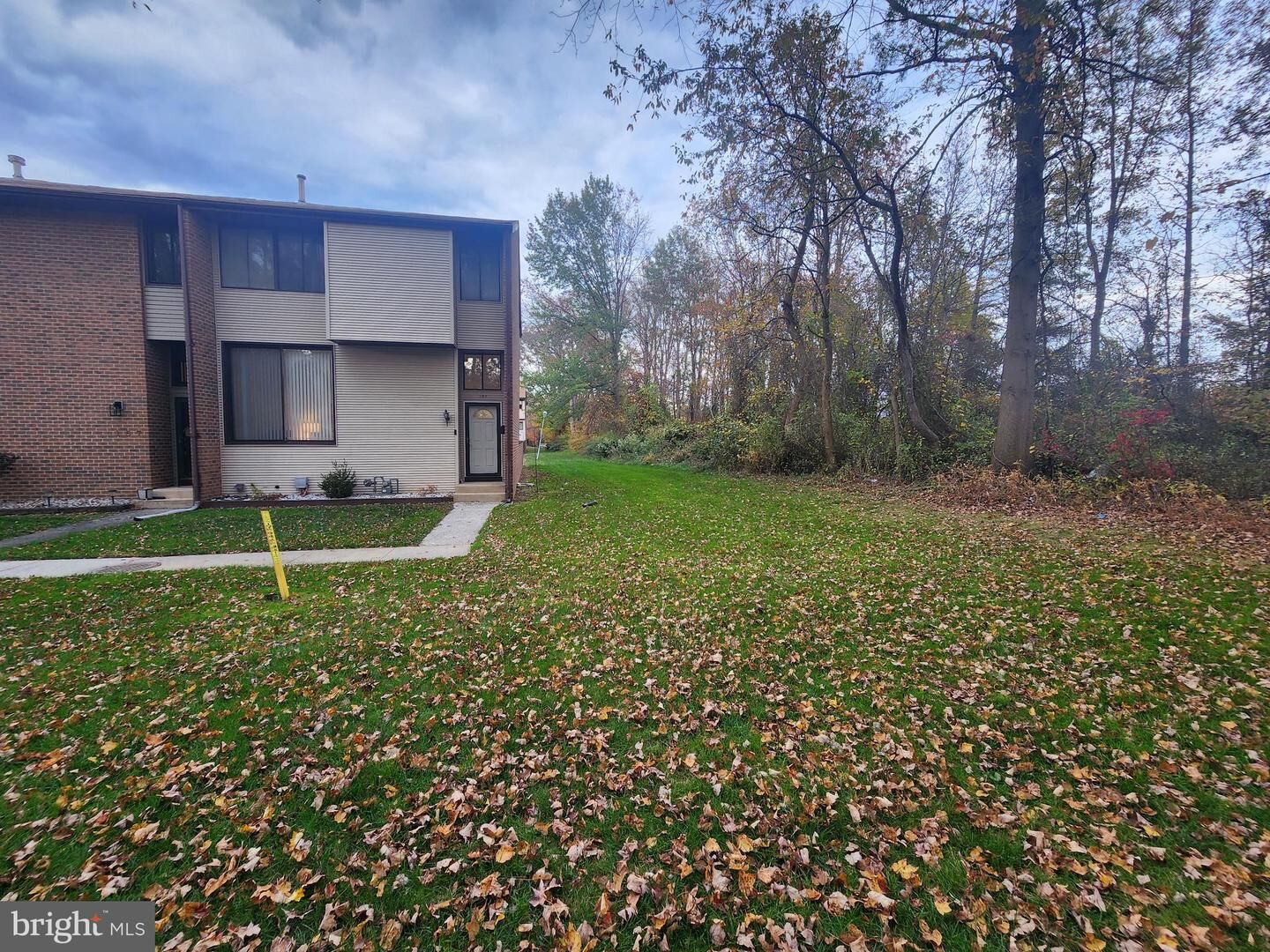 Property Photo:  158 Henderson Place  NJ 08520 