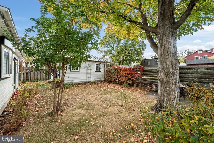 Property Photo:  17 E Leicester Street  VA 22601