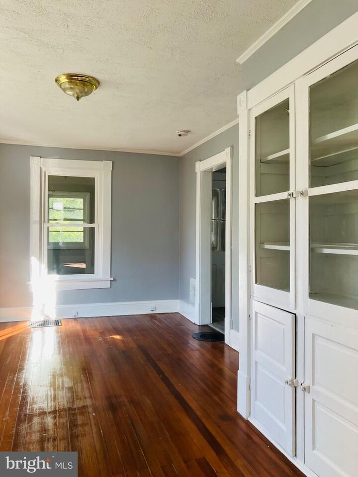 Property Photo:  20 W Clifford Street  VA 22601