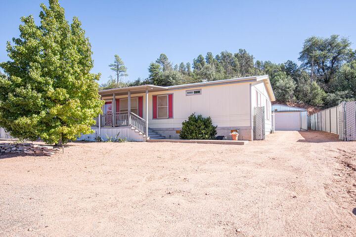 Property Photo:  17 S Hillside Drive  AZ 85541