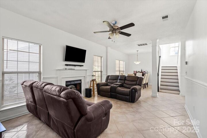 Property Photo: 8927 Little Hampton Place NC 28215