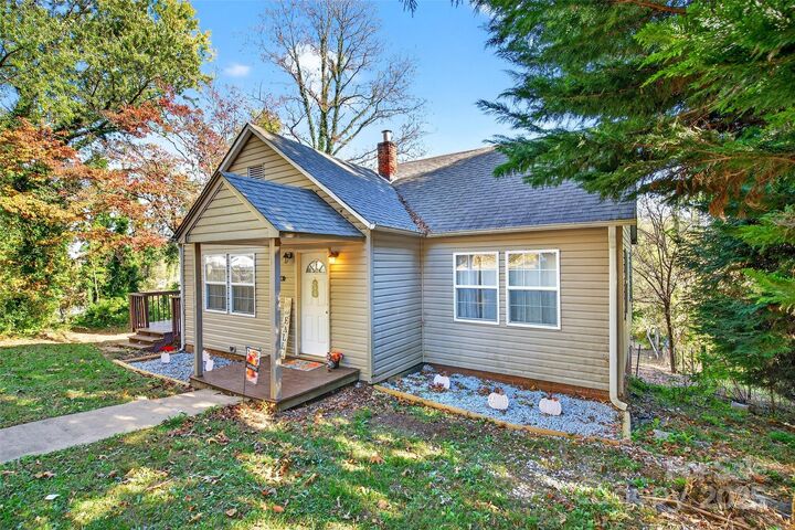 Property Photo: 194 Maple Street NC 28762