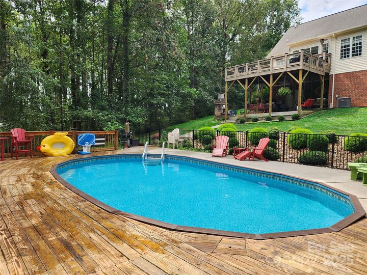 Property Photo:  110 Eastridge Lane 30  NC 28651 